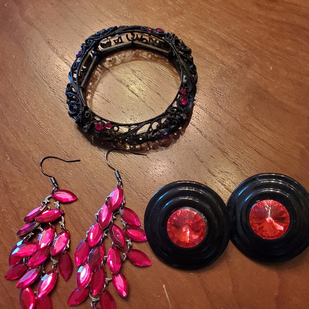 Black Filigree Stretch Bracelet w/ Red Rhinestone & 2 Pairs Black & Red Earrings